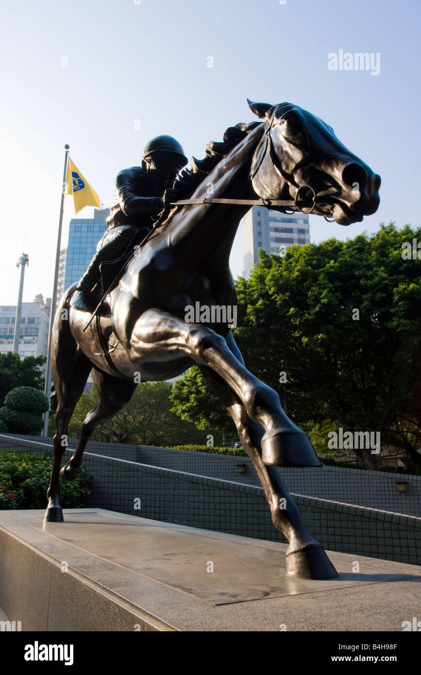 Bronzestatue von Jockey auf Sockel, Hong Kong, China Stockfoto