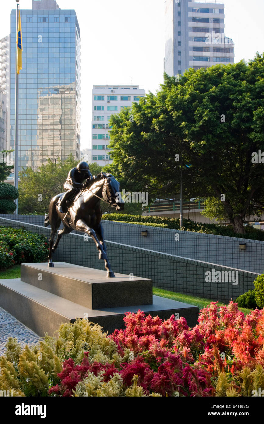 Bronzestatue von Jockey auf Sockel, Hong Kong, China Stockfoto