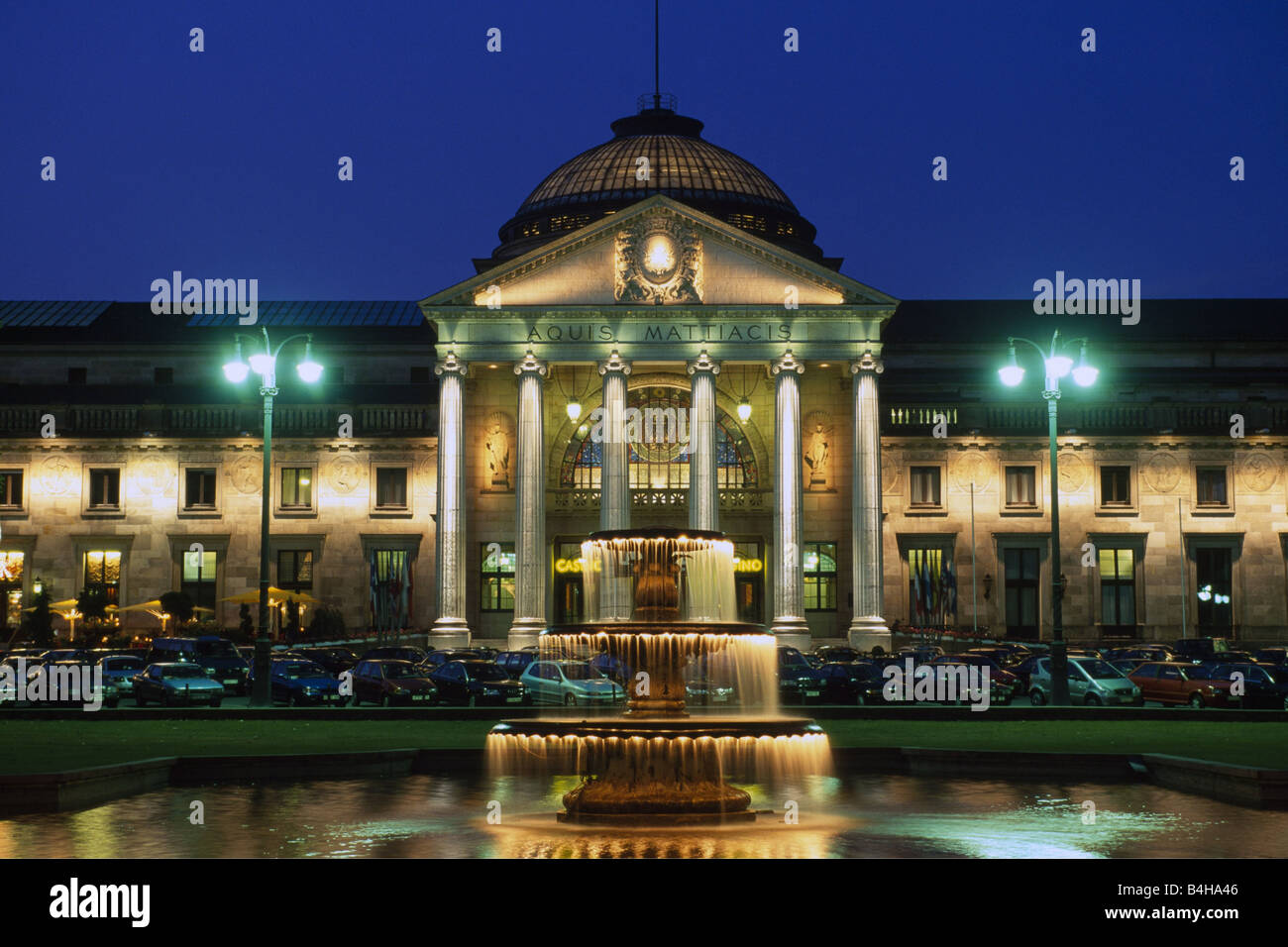 Casino, leuchtet in der Nacht, Wiesbaden, Hessen, Deutschland Stockfoto