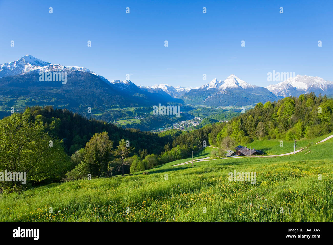 Panorama der schneebedeckten Bergkette, Hochkalter, Berchtesgadener Alpen, Bayern, Deutschland Stockfoto