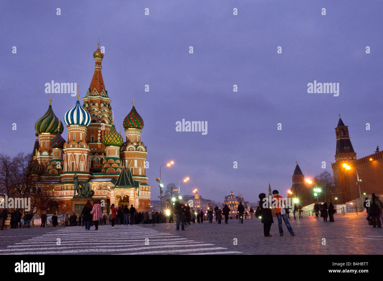 Touristen vor Kirche Basilius Kathedrale Moskau Russland Stockfoto