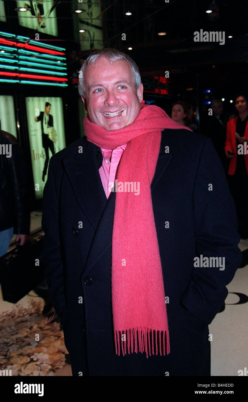 Um Biggins Schauspieler TV-Moderatorin Januar 98 Besuch der Premiere von in-und Out-starren Kevin Kline Stockfoto