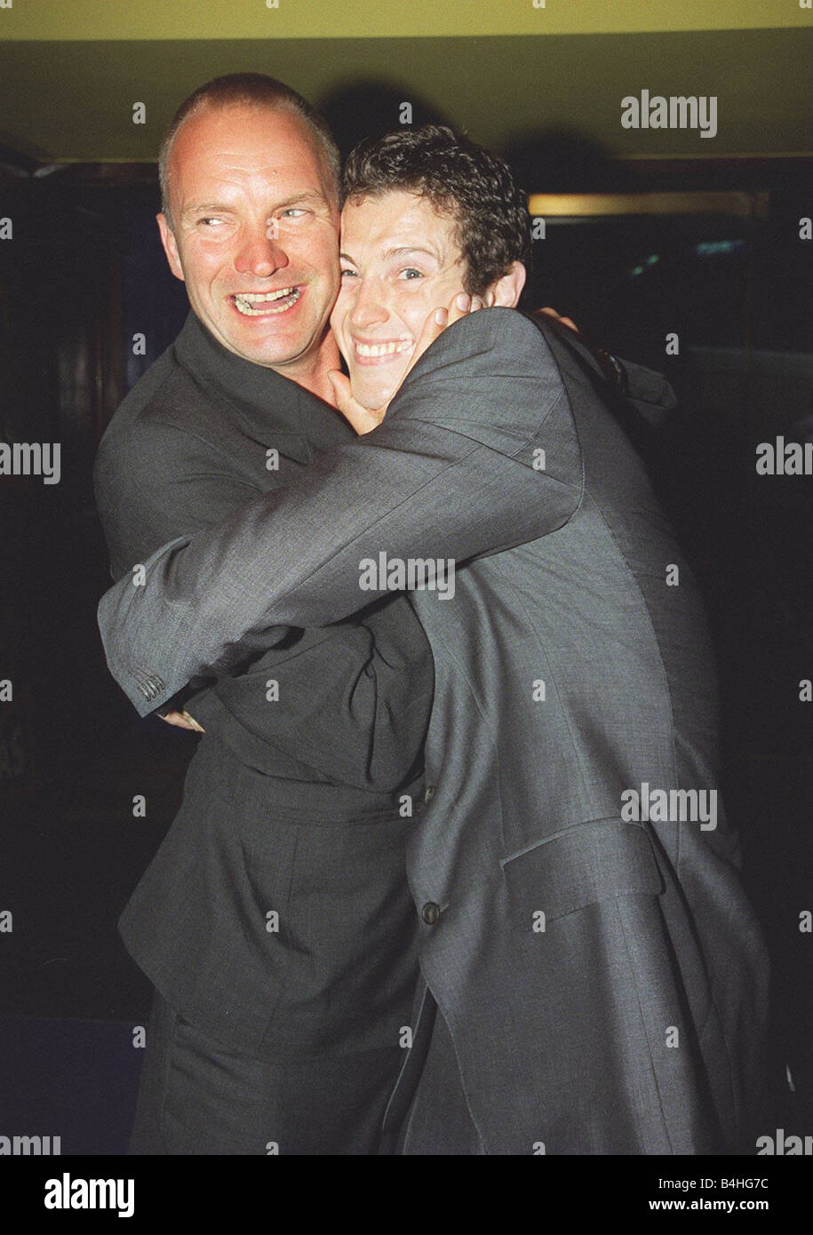 Nick Moran mit Sting bei Film-Premiere August 1998 Lock Stock und 2 Rauchen Barrells Stockfoto