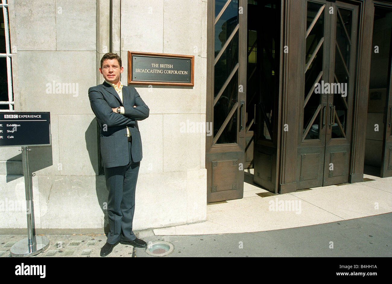 Lee Evans Komiker Schauspieler Oktober 98 außerhalb der British Broadcasting Corporation, die Gebäude in london Stockfoto