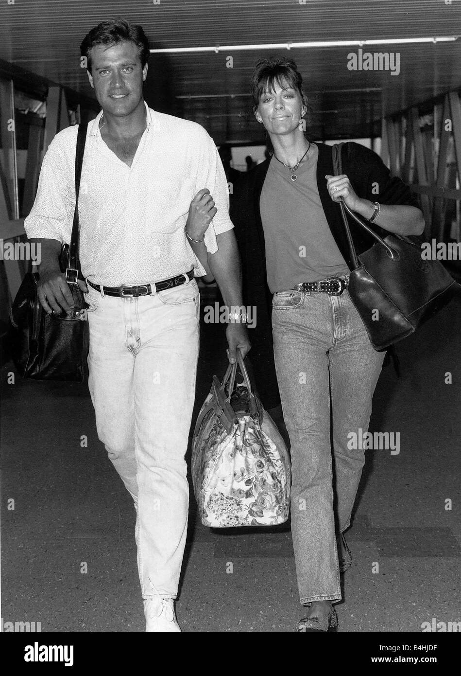 Schauspieler John James und neue Frau Denise Coward im Juni 1989 in London Heathrow Stockfoto