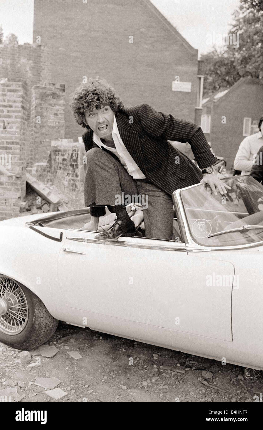 Martin Shaw springen aus weißen Cabrio am Set von The Professionals Stockfoto