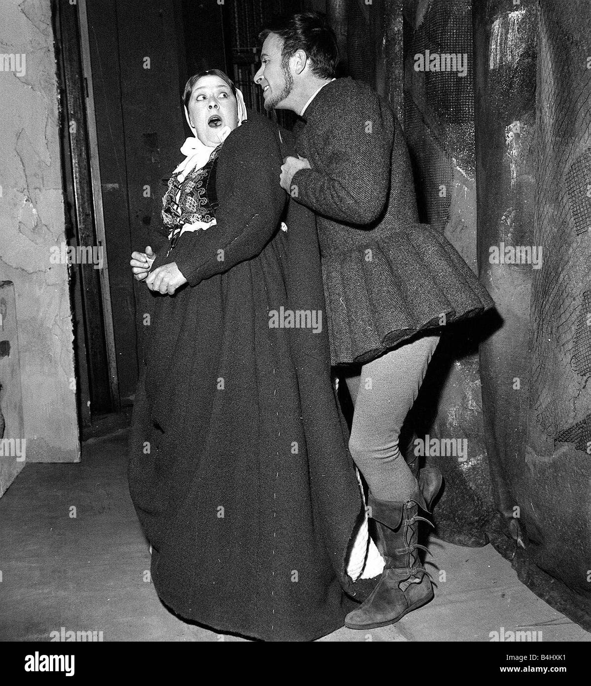 Romeo Und Julia Oktober 1960 War Peggy Mount Krankenschwester Und Alec Mccowen Als Mercutio An Der Old Vic Das Judi Dench S Profes Stockfotografie Alamy
