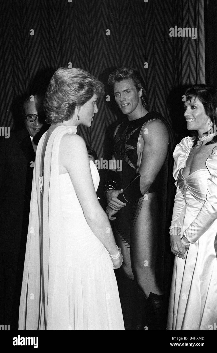 Prinzessin Diana trifft Schauspielerin Margo Kidder Jul 1987 und die anderen Stars des Films Superman auf der Film-Premiere Stockfoto