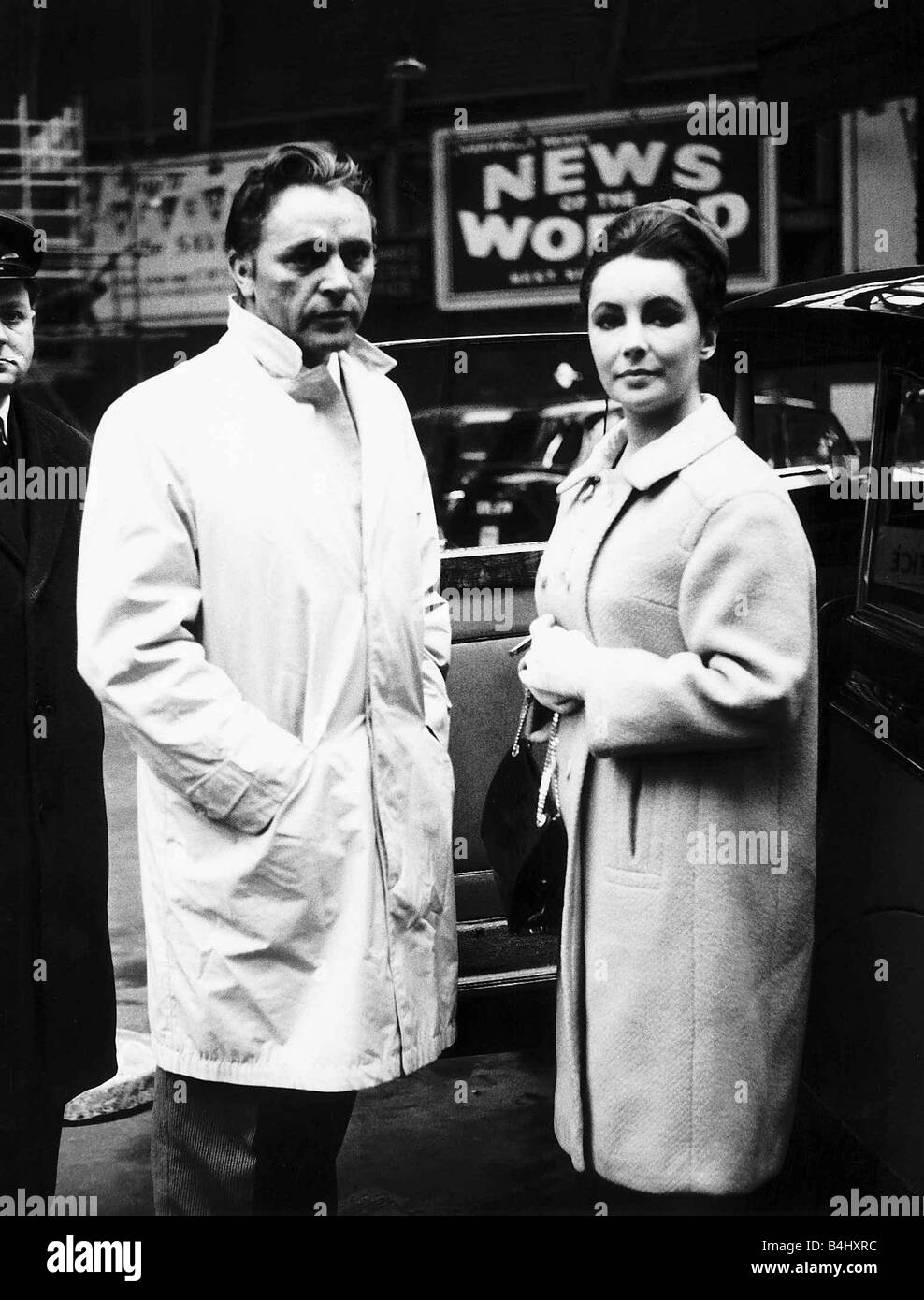 Richard Burton Schauspieler mit Frau Elizabeth Taylor Actress bei Paddington Station Stockfoto