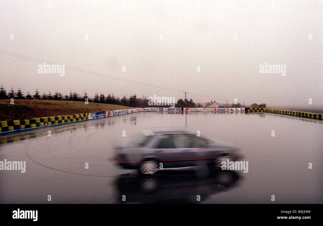 Skid Pan Knockhill Racing Circuit Juni 1999 Trevor Wände Feature Straße Datensatz Autofahren Ergänzung Stockfoto