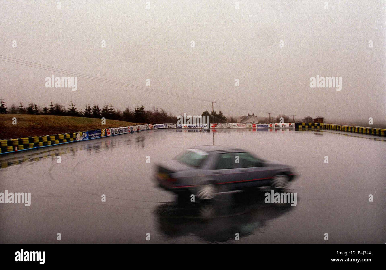 Skid Pan Knockhill Racing Circuit Juni 1999 Trevor Wände Feature Straße Datensatz Autofahren Ergänzung Stockfoto