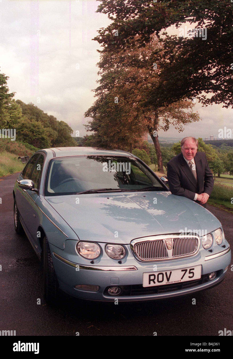 Craig Brown mit neuen Rover 75 Auto Juni 1999 Stockfoto