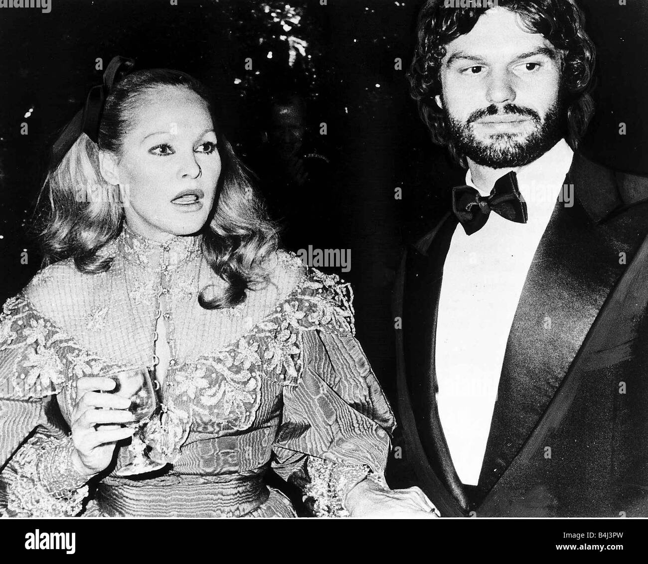 pix Ursula Andress And Harry Hamlin alamy