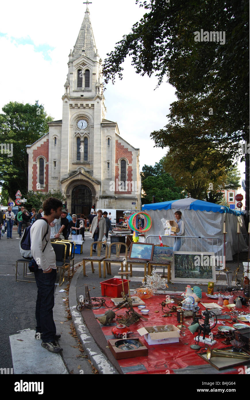 gemischte Sammlung von Krimskrams am Place du Temple Lille Braderie France Stockfoto