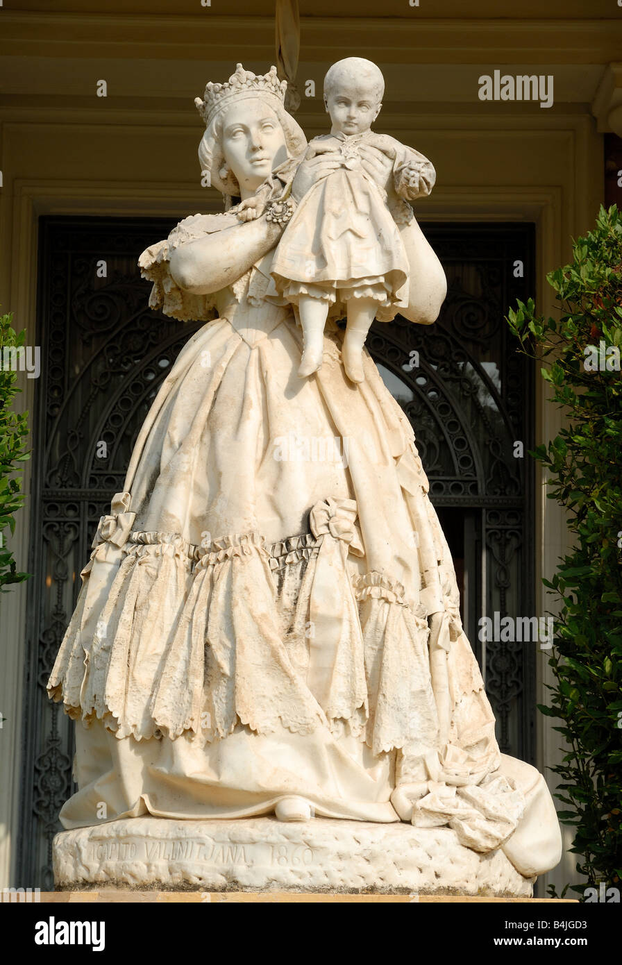 La Reina Isabel II Vallmitjana Agapit Statue am Palau Reial de Pedralbes, Barcelona, Spanien Stockfoto