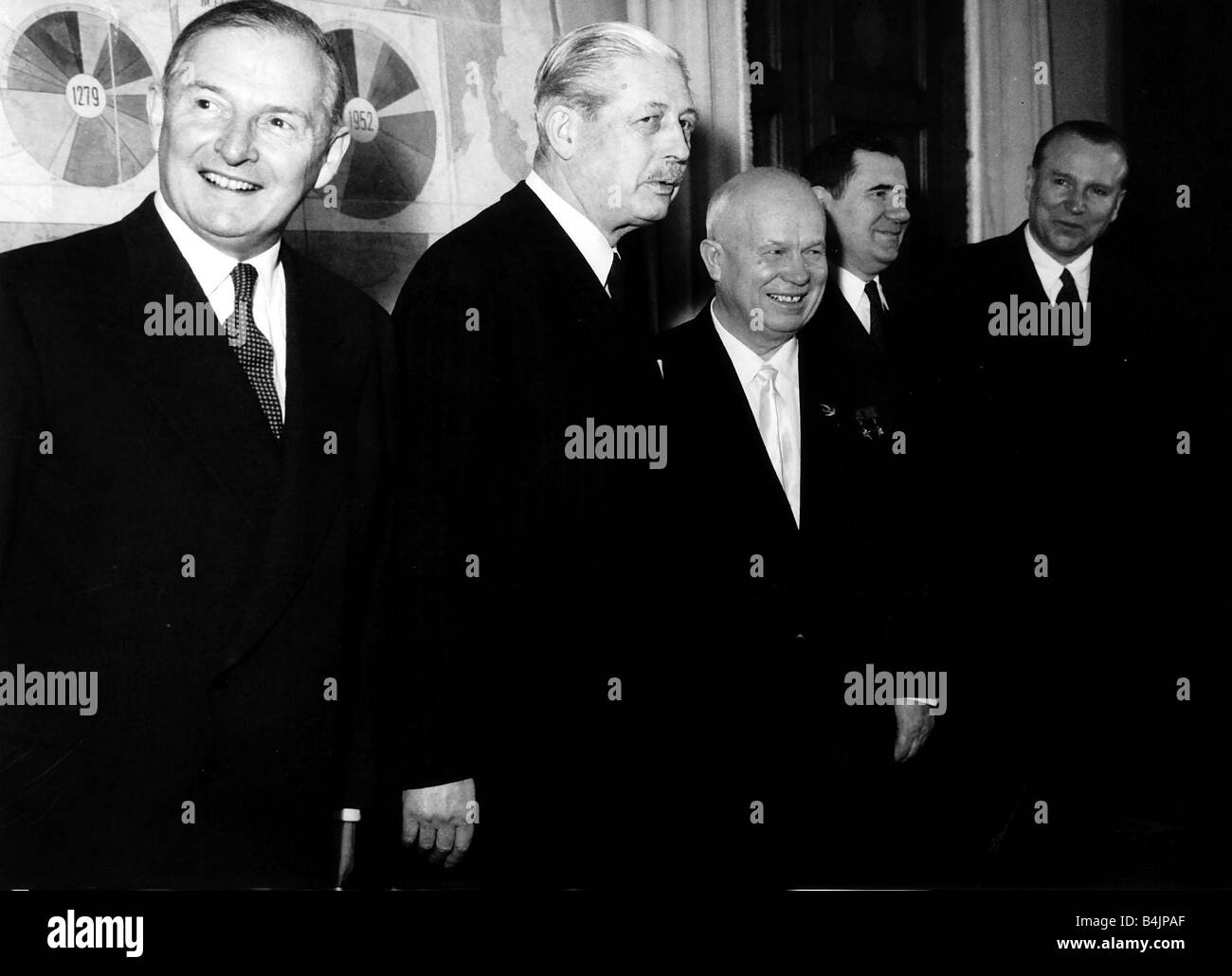 Nikita Chruschtschow mit Premierminister Harold Macmillan und Selwyn Lloyd verließ 1959 Stockfoto