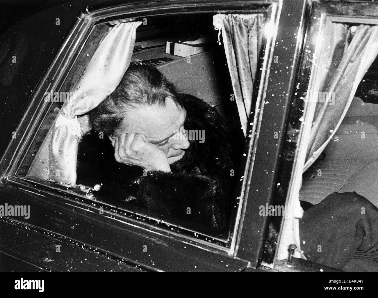 Schauspieler Richard Burton entspannt nach einem hektischen Wochenende März 1982 Stockfoto