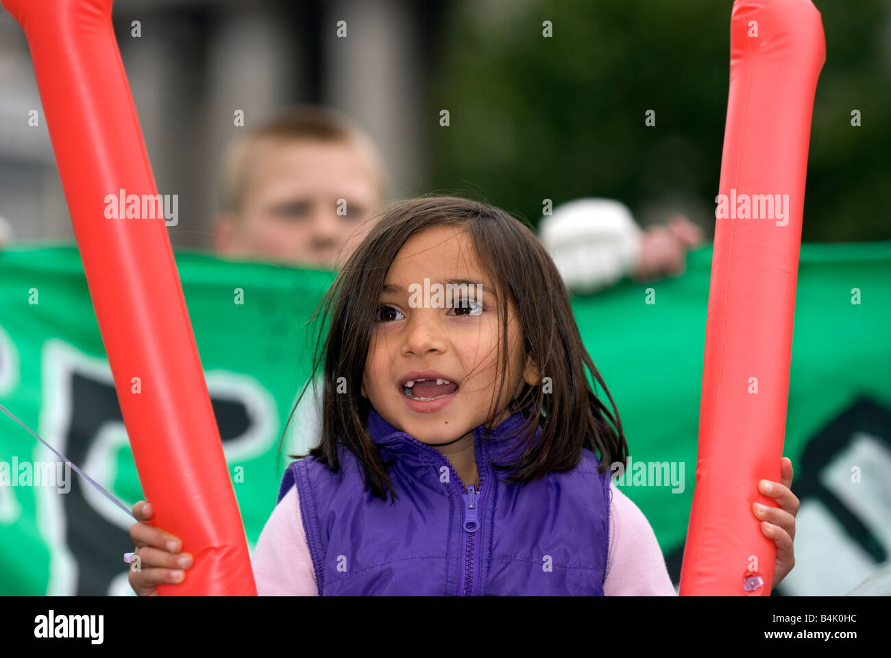 Junges Mädchen Ende Kinderarmut Kampagne, Trafalgar Square, London UK zu unterstützen. Samstag, 4. Oktober 2008 Stockfoto