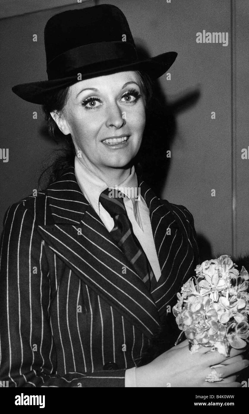 Nyree Dawn Porter Schauspielerin kommt am Flughafen Heathrow aus Malta