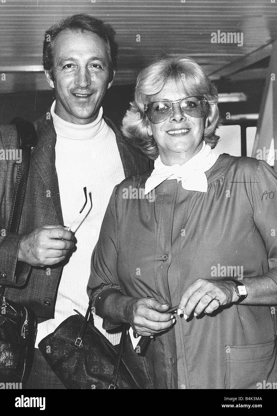 Rosemary Clooney Schauspielerin mit ihrem Freund Dante Di Paolo am Flughafen Heathrow Dbase Stockfoto