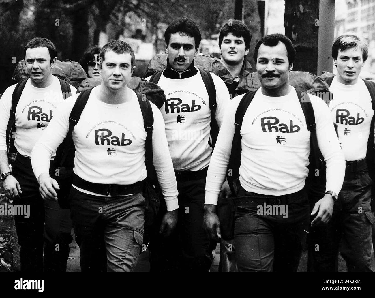 John Conteh ex-Boxer und Lewis Collins Schauspieler beginnen ihre gesponserten Fron London nach Liverpool gehen Dezember 1980 Dbase Stockfoto