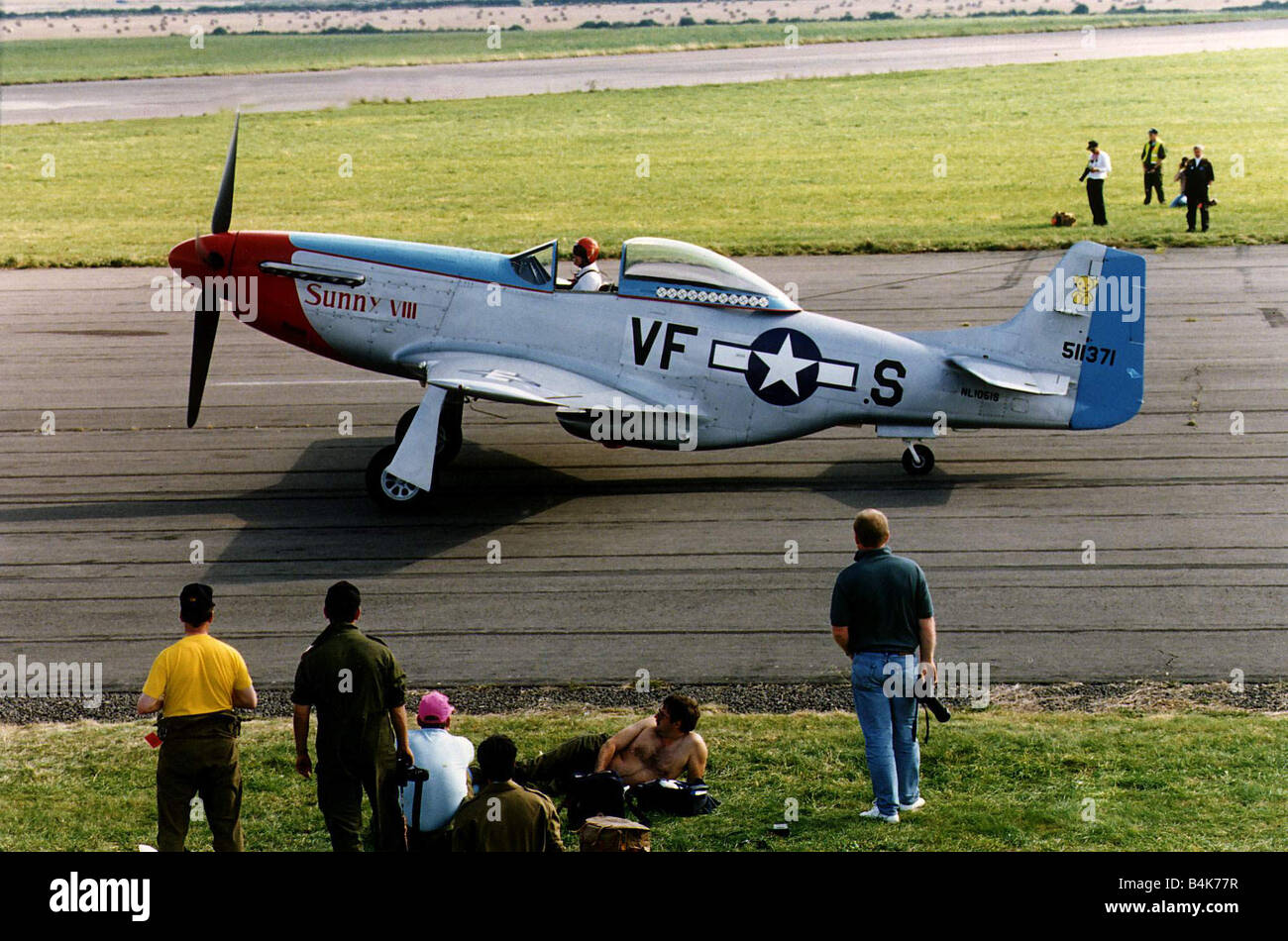 Air Flugzeuge North American P51 Mustang Jagdflugzeug aus den USA, wurde während des 2. Weltkrieges entwickelt und ist heute in Privatbesitz, und Alarmkontakt auf Air Shows Stockfoto