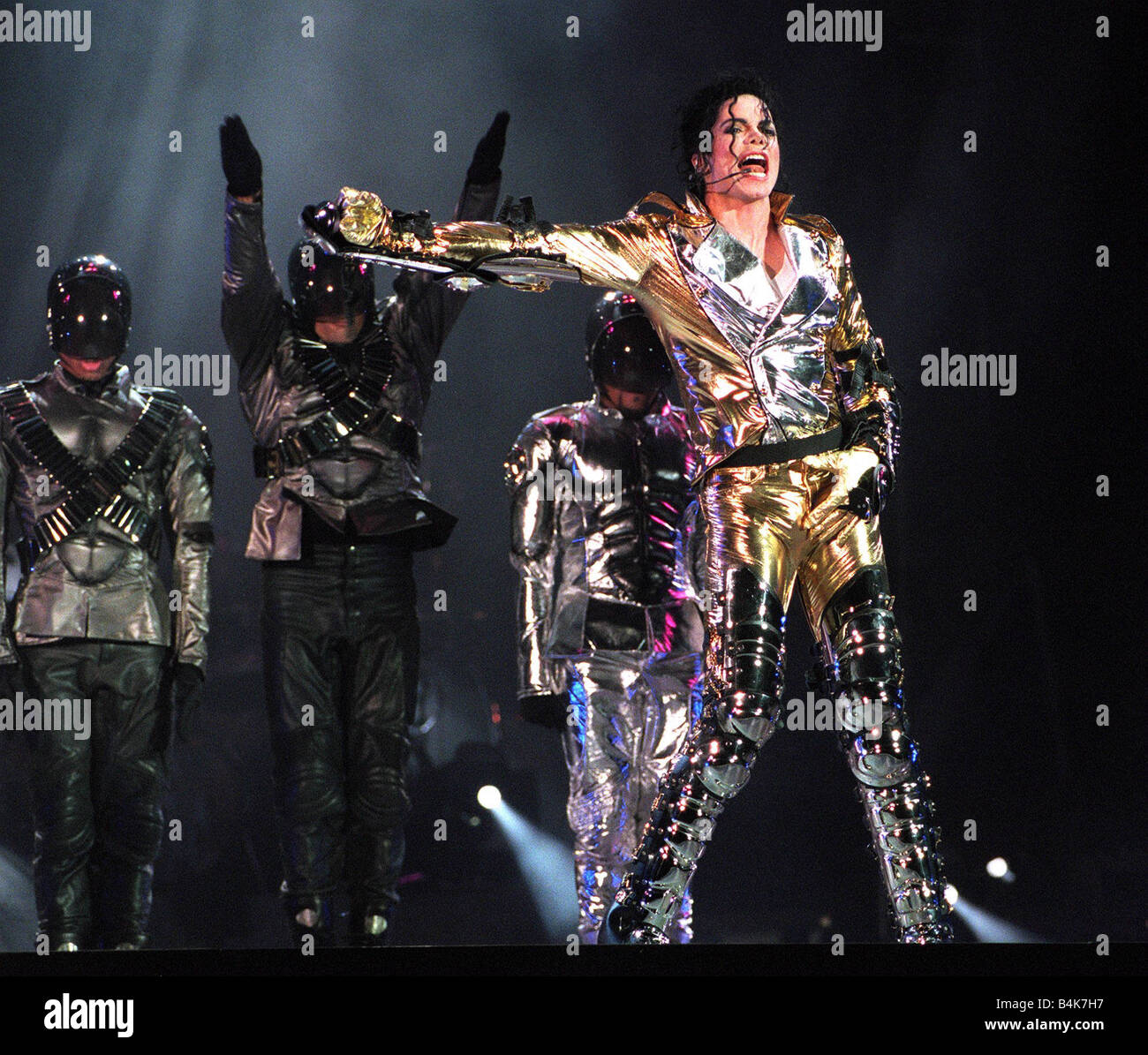 U S pop-Megastar Michael Jackson singt während eines Konzerts in Letna Plain im Zentrum der tschechischen Hauptstadt Prag, die Eröffnung seiner HIStory World Tour Samstag Stockfoto