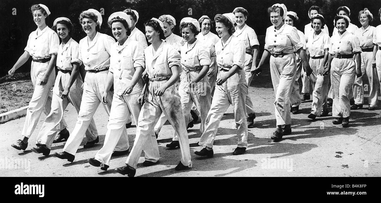 ATS, die die erste Armee Bäckerei unter der Aufsicht der R A S C-Parade in ihrer weißen Küche laufen Uniformen während WW2 1943 Stockfoto