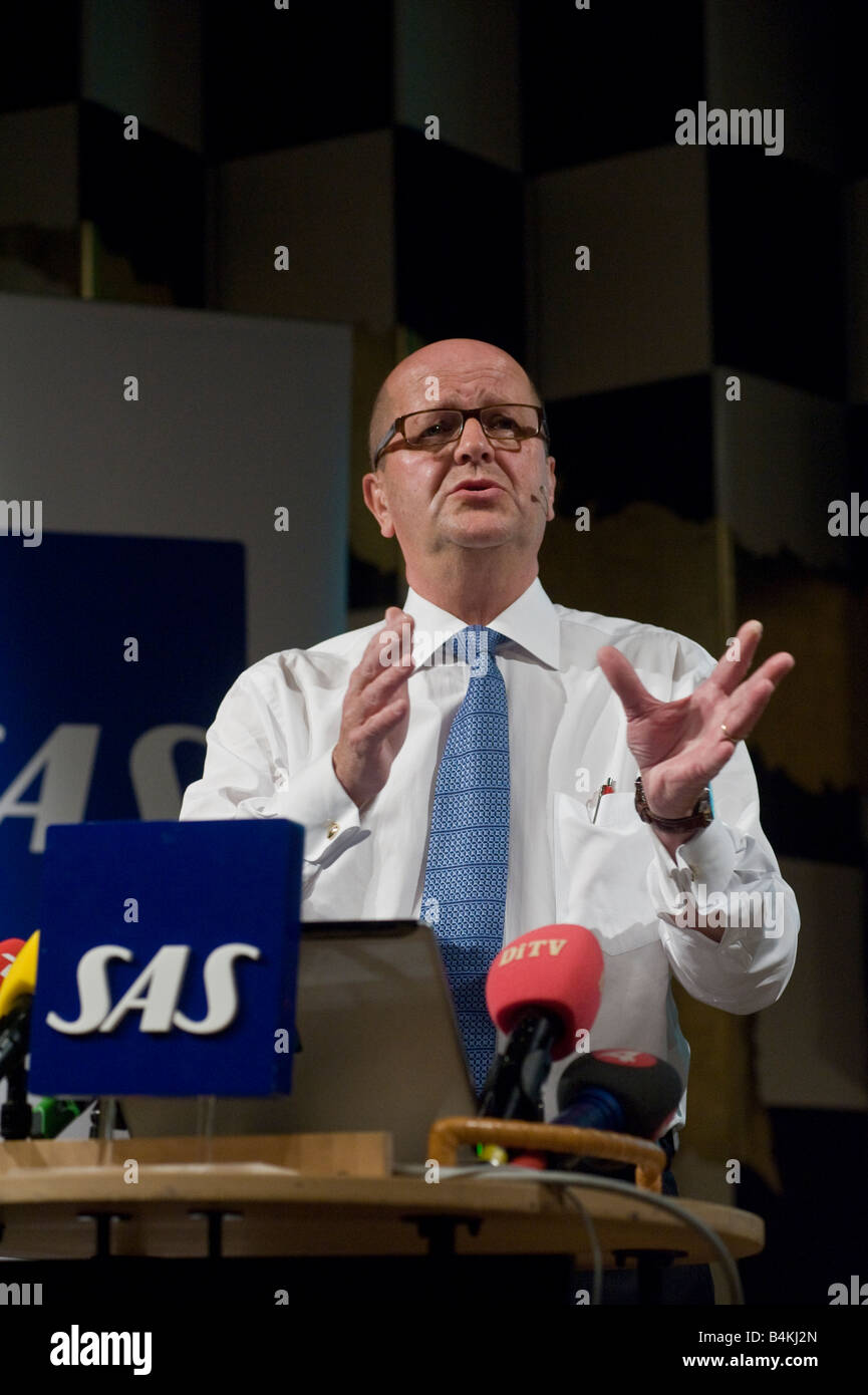 CEO Mats Jansson bei Pressekonferenz Kommentare über den Jahresbericht der Fluggesellschaft SAS Stockfoto
