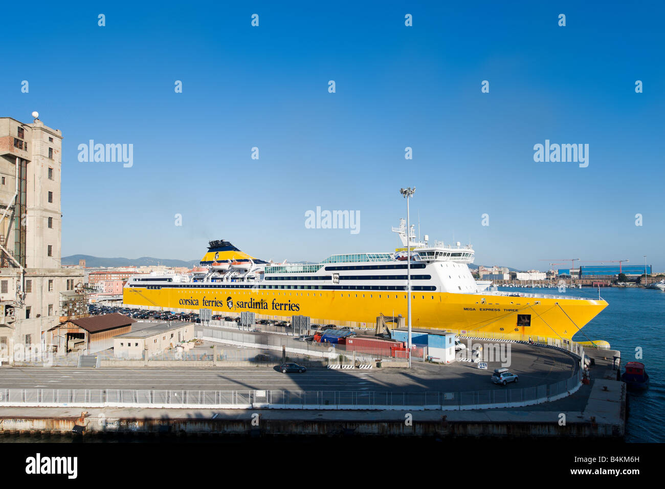 Korsika und Sardinien Fähren Autofähre im Hafen von Livorno, Toskana, Italien Stockfoto