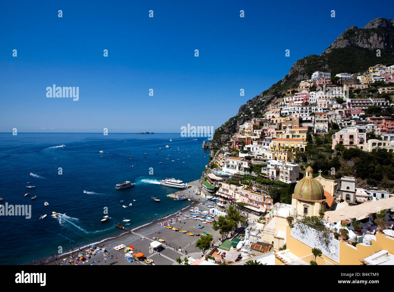 DIE LANDSCHAFT VON POSITANO IN AMALFI-KÜSTE Stockfoto
