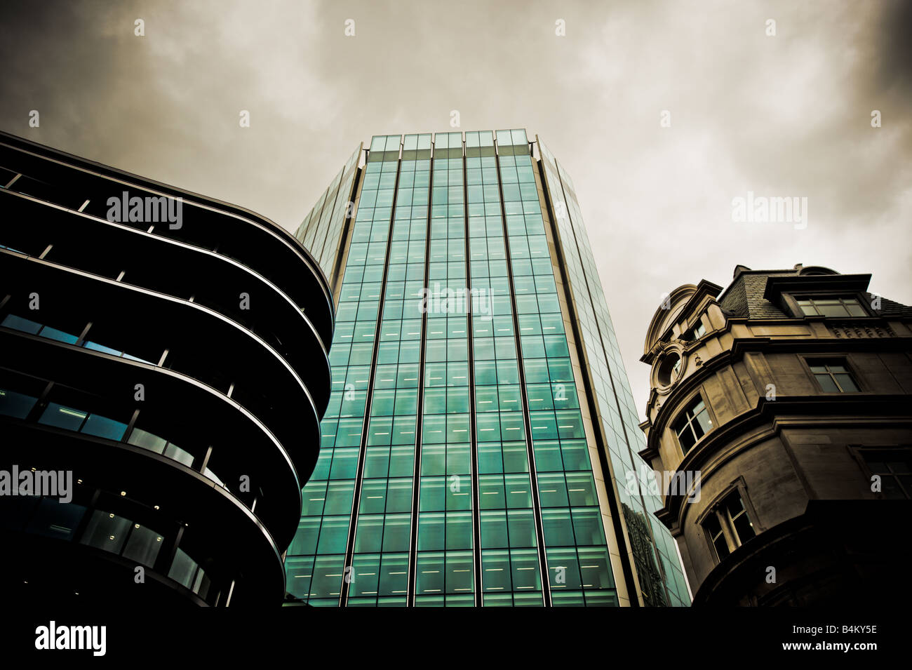 Ehemaliger Stock Exchange Tower in der 125 Old Broad Street entlang der geschwungenen Fassade der 60 Threadneedle Street. London UK. Stockfoto