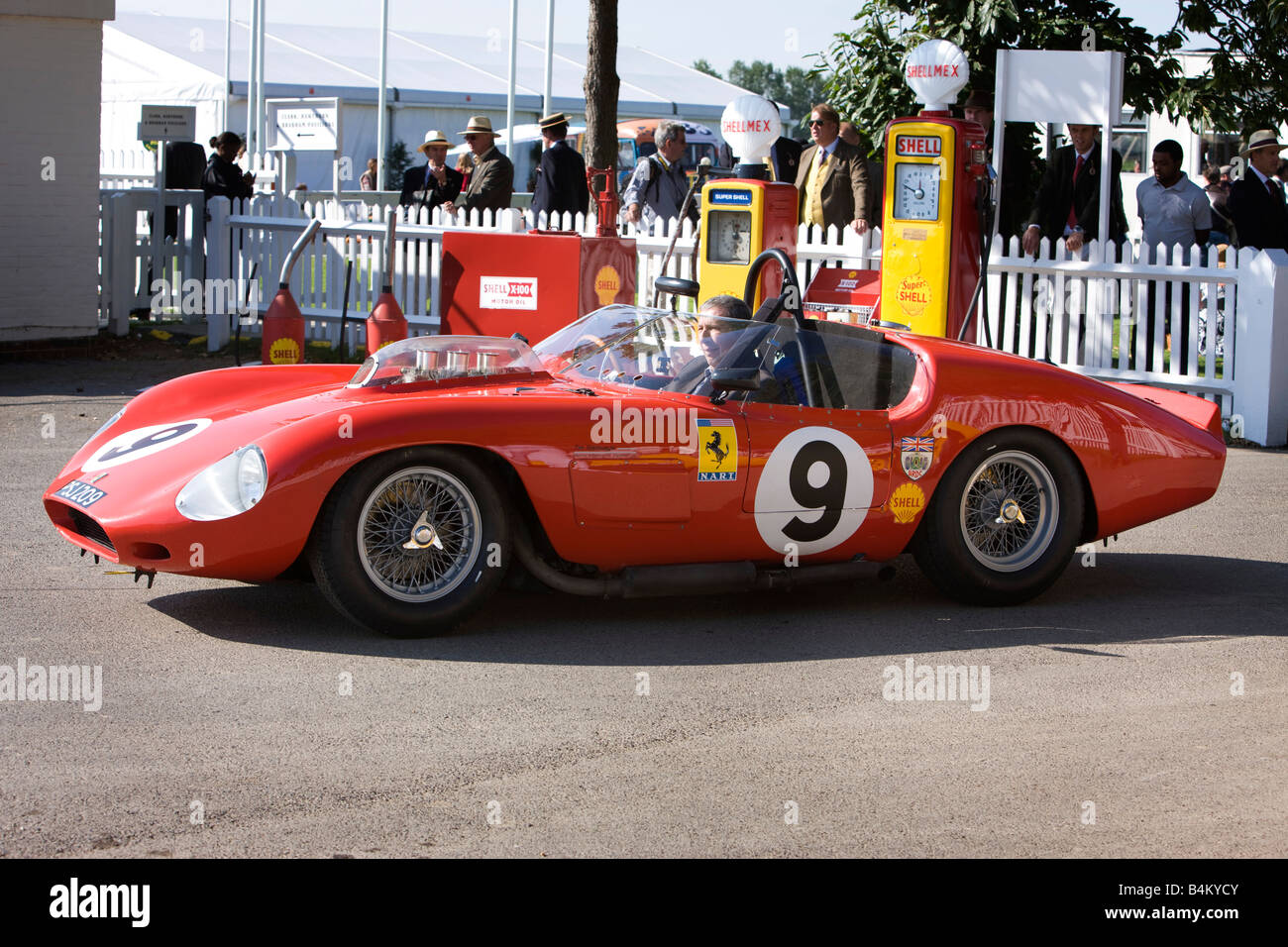 klassische Ferrari-Rennwagen beim Goodwood revival Stockfoto