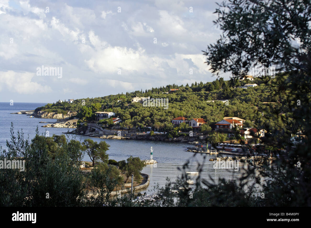 Blick über die Bucht nach Gaios, größte Stadt auf der griechischen Insel Paxos Stockfoto