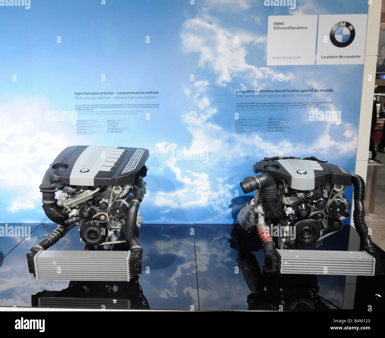 Leistungsstarke und sauber BMW-Motoren auf dem Display während der "Mondial de l 'Auto' 2008, eine großen motor Show statt in Paris, Frankreich Stockfoto