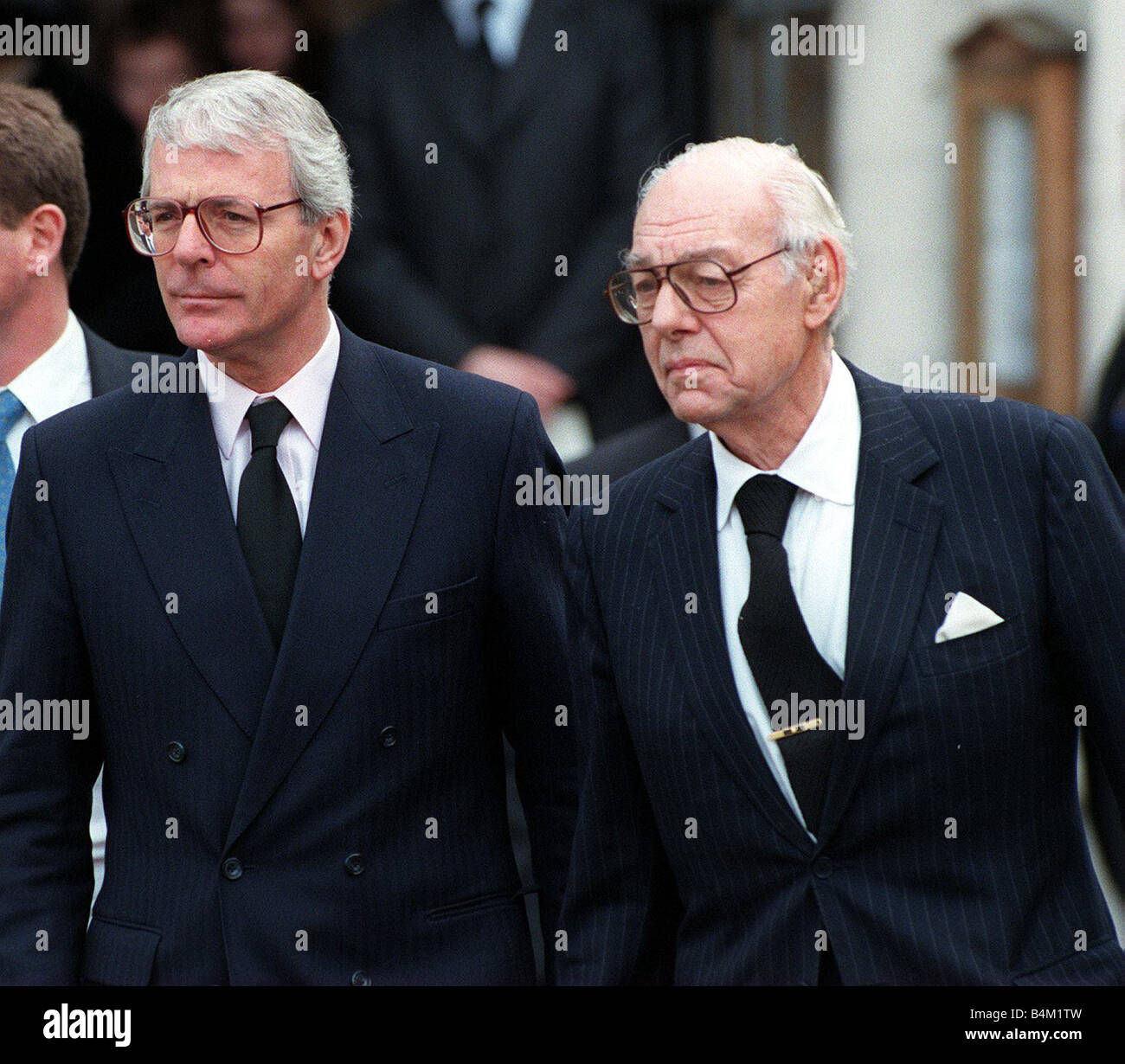 John Major und Denis Thatcher Februar 1998 gesehen hier bei der Beerdigung von Enoch Powell Stockfoto