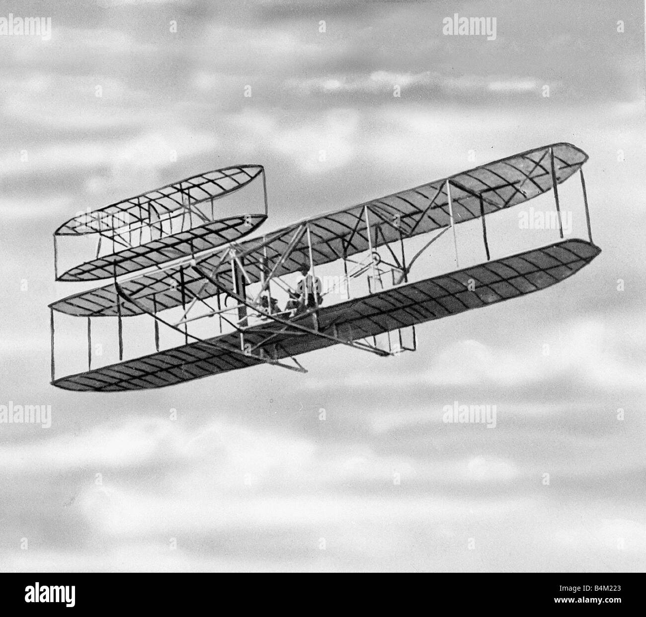Orville Wright fliegt in der Wright Flyer in Kittyhawk in den USA Stockfoto Orville Wright fliegt in der Wright Flyer in Kittyhawk in den USA Stockfoto