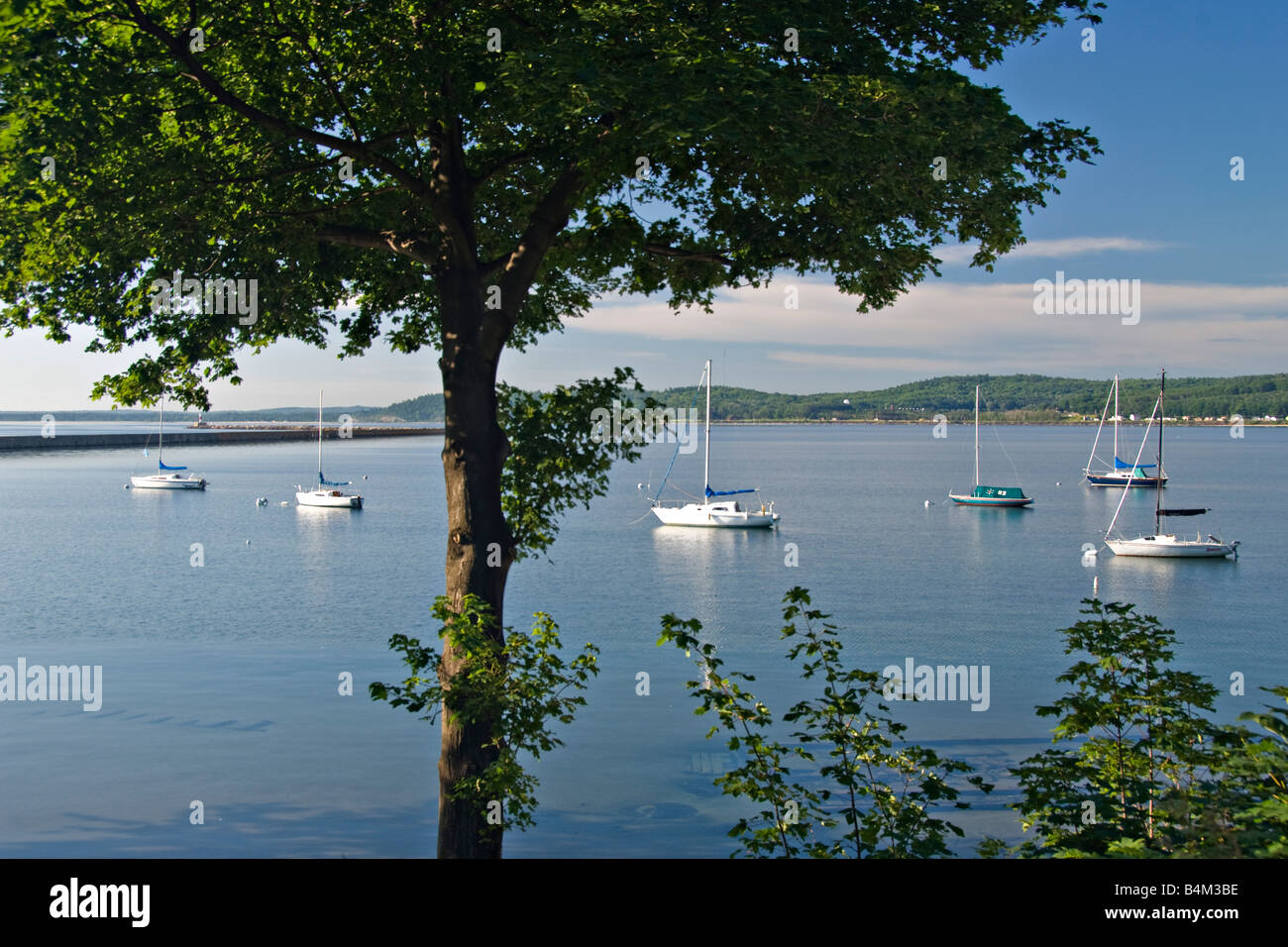 Segelschiffe in der unteren Hafen von Marquette-Michigan Stockfoto