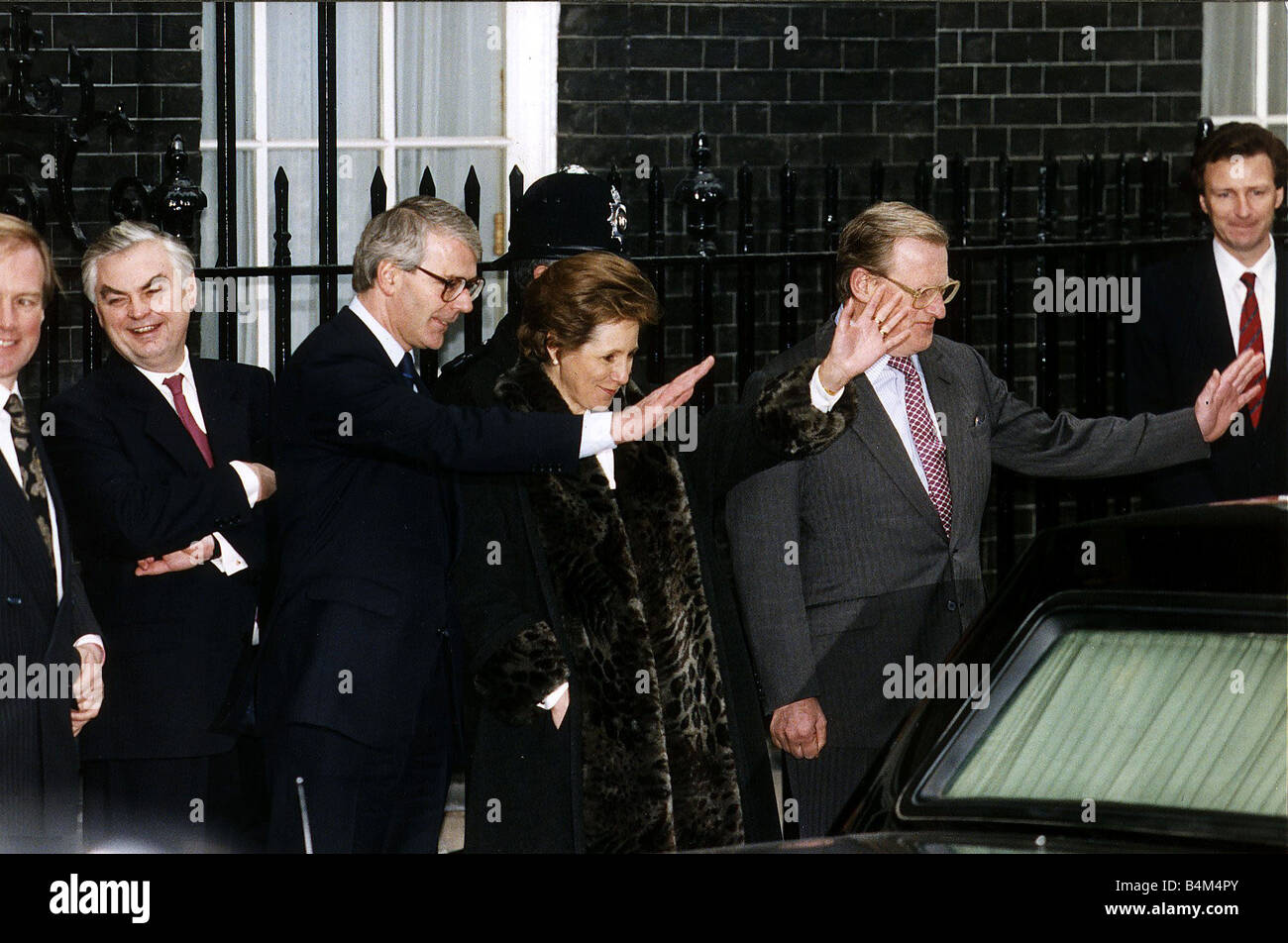 John Major British Prime Minister mit Frau Norma Major former Chancellor Of The Exchequer Norman Lamont und Defence Secretary Tom King winken verabschieden, um russische Präsident Boris Jelzin 1992 Stockfoto