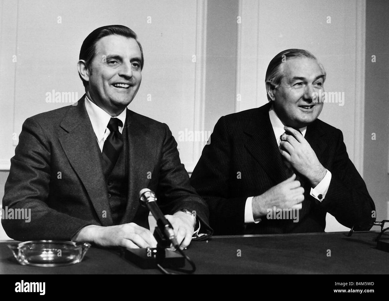 James Callaghan britische Premierminister R 1978 mit US-Vizepräsident Walter Mondale Stockfoto