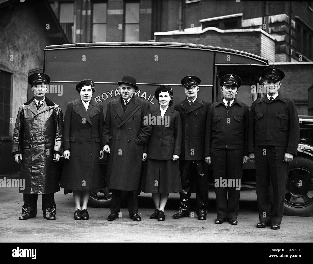 Postamt neue Uniformen für Postangestellten 1952 Stockfoto