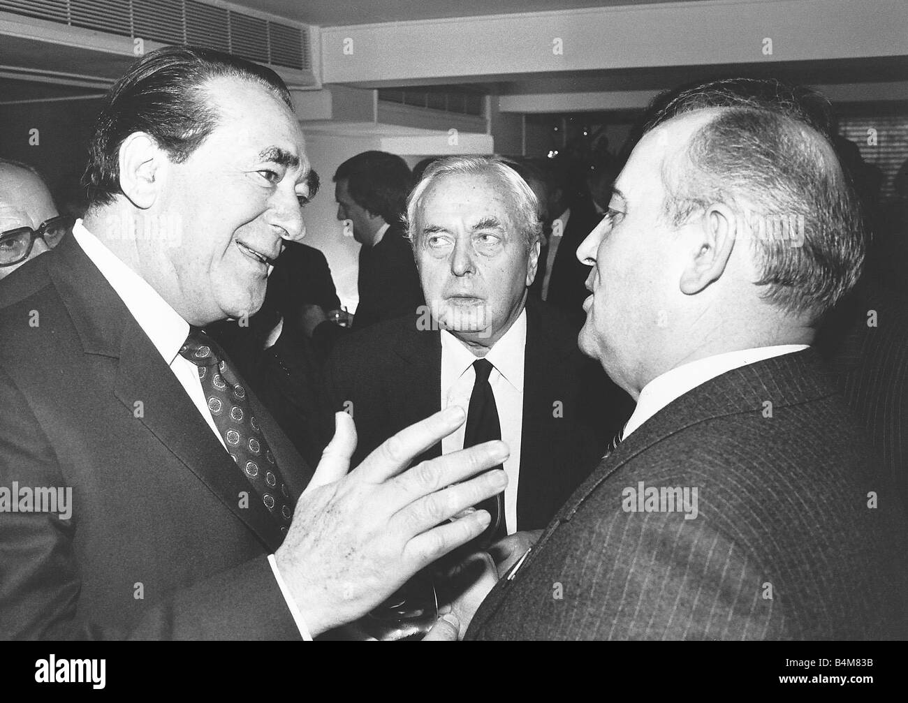 Harold Wilson ehemaligen Labour-Premierminister von Großbritannien mit Robert Maxwel Owner und Geschäftsführer der Mirror Group Newspapers Stockfoto