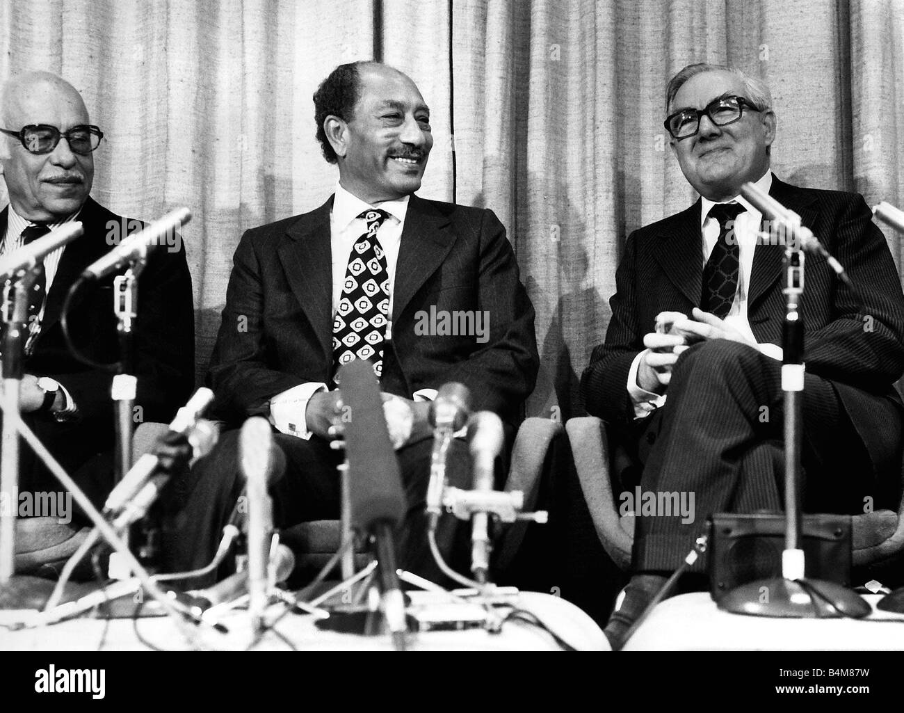 Premierminister James Callaghan mit Präsident Anwar Sadat Ägyptens auf einer Pressekonferenz 1978 Stockfoto