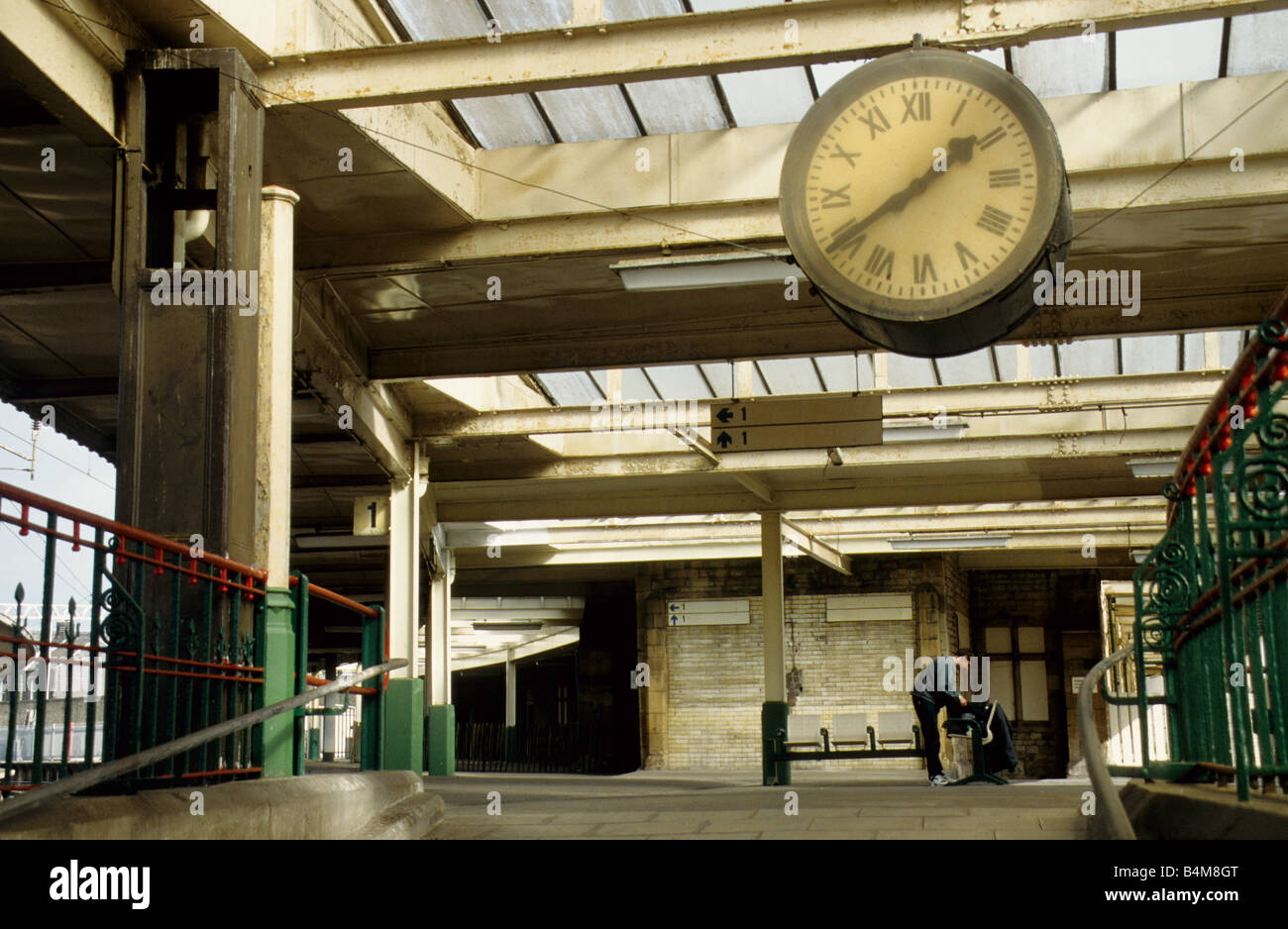 Carnforth Station, NW Lancashire, Plattformen und Station Uhr Stockfoto