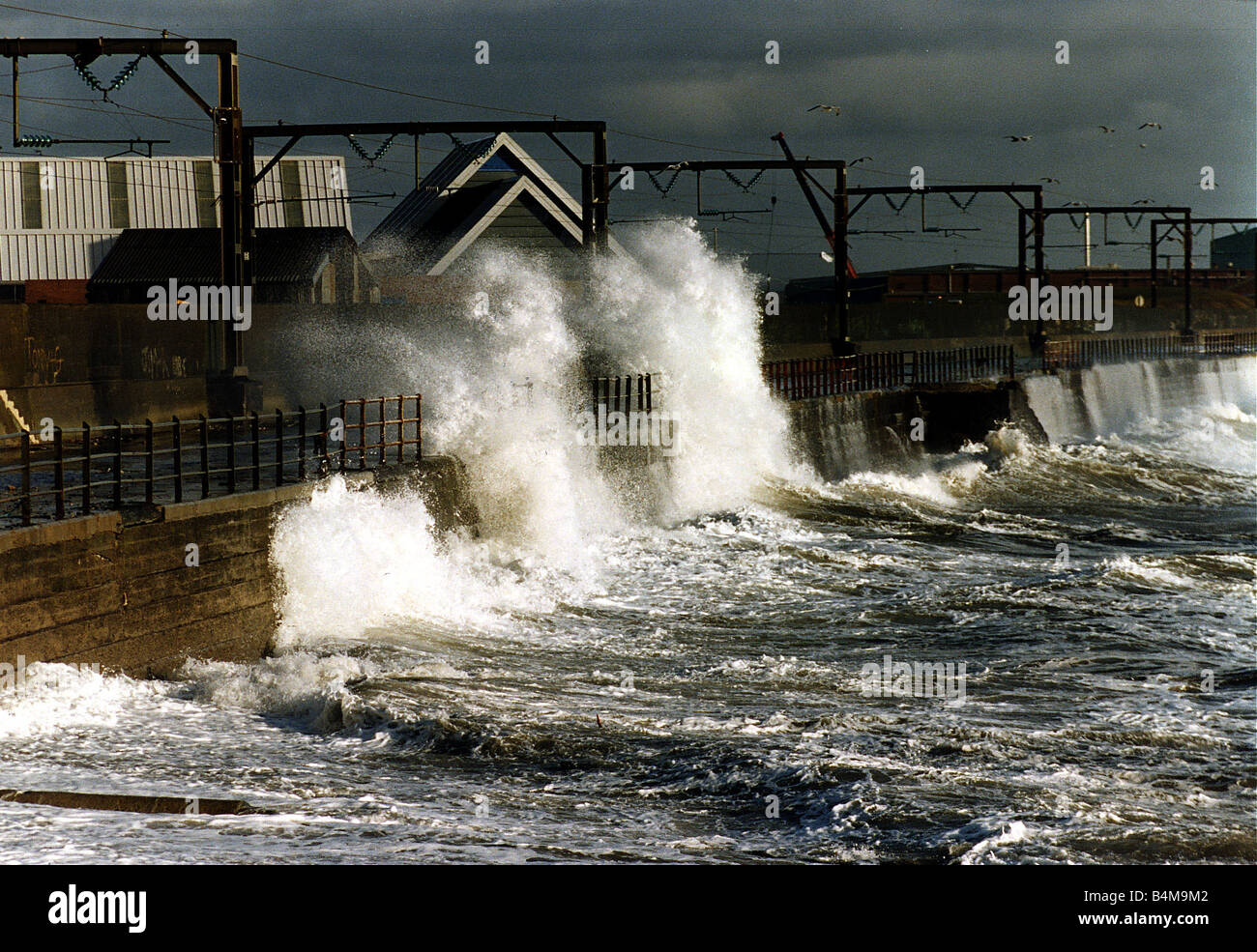 Wellen an der Wand am Solcots nach starkem Wind am Meer, grobe Juni 1996 zu werden verursacht Stockfoto
