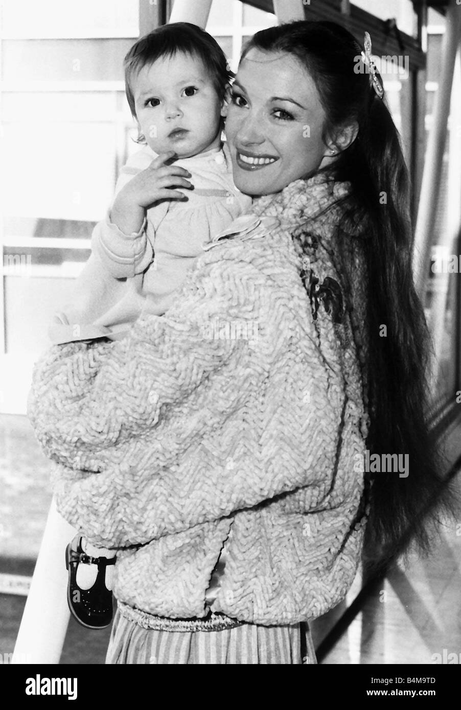 Schauspielerin Jane Seymour mit ihrer Tochter Katy im Februar 1983 Mirrorpix Stockfoto