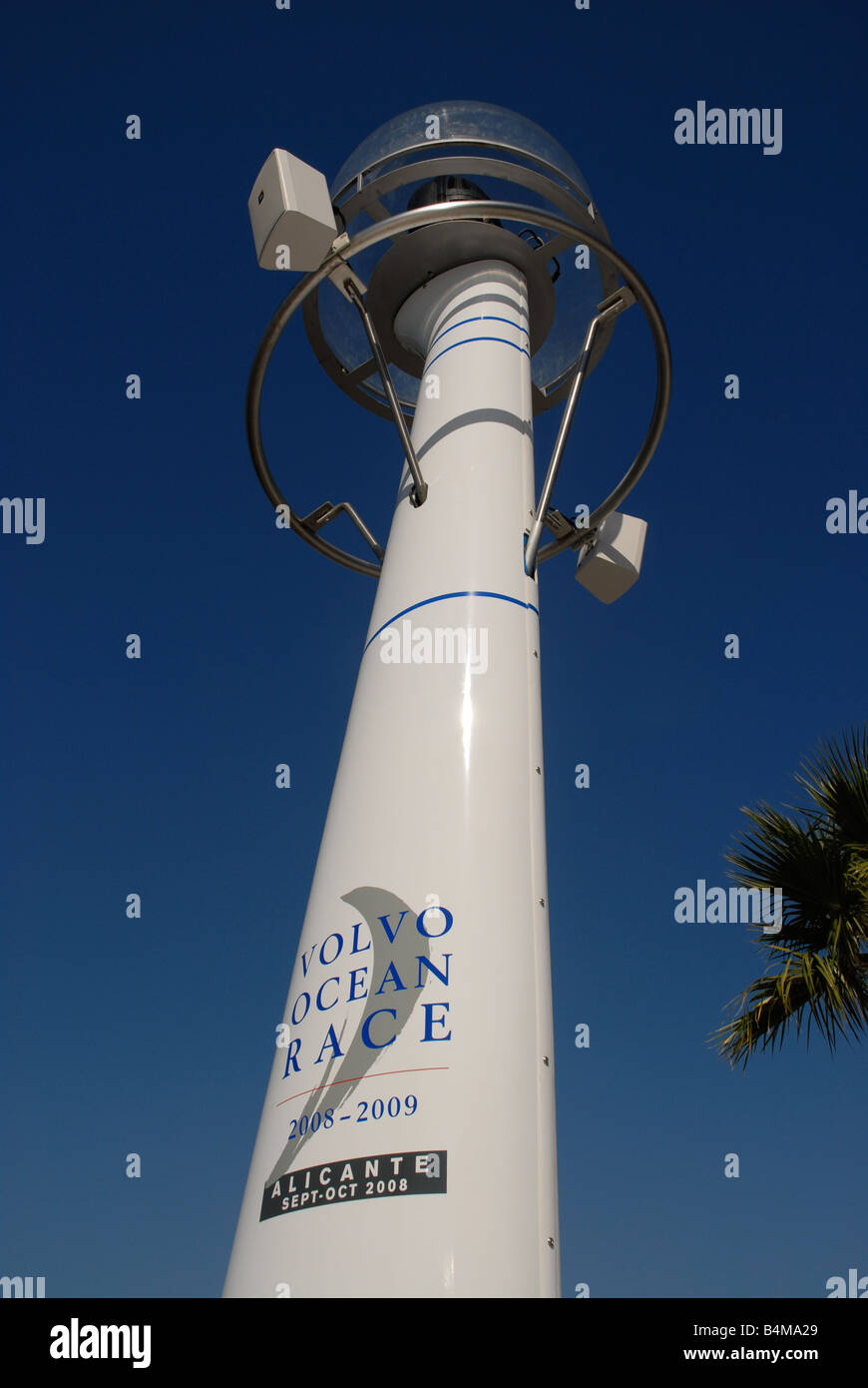 Lampost in Alicante Marina mit Volvo Ocean Race Details, Provinz Alicante, Comunidad Valenciana, Alicante, Spanien Stockfoto