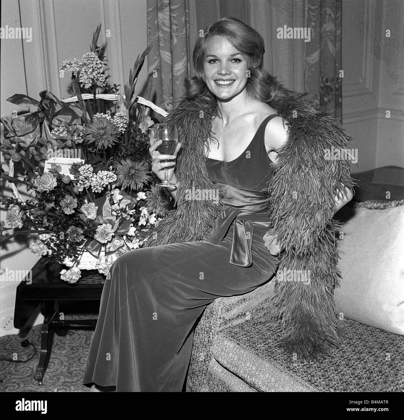 Carroll Baker US-Schauspielerin Jan 1963 sitzt im Connaught Hotel Stockfoto