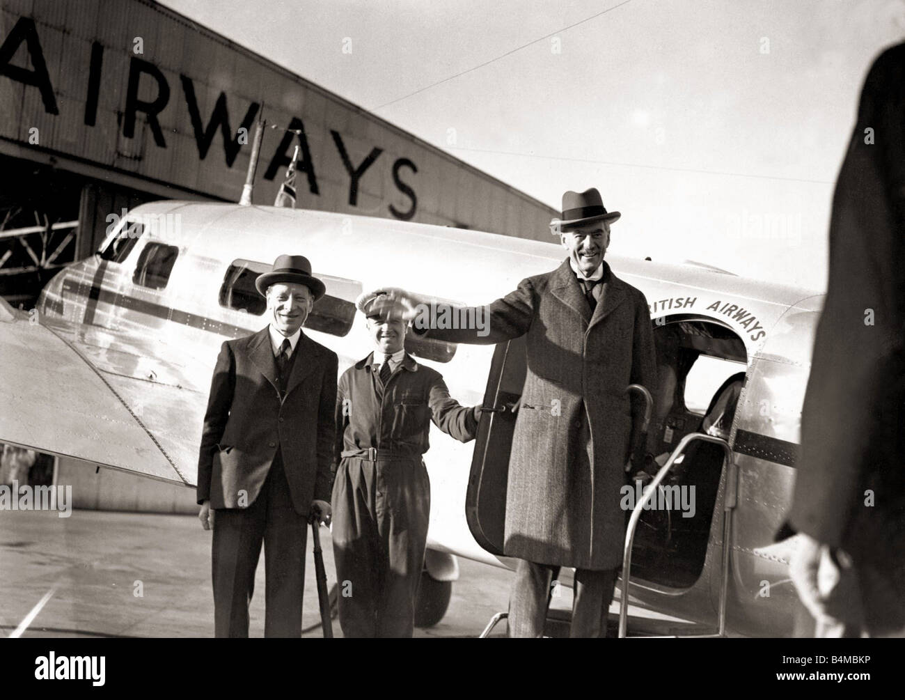 Neville Chamberlain spricht vor der Presse kurz vor der Abreise auf einem Flug von London nach München zur Tätigung Weg macht vier Gespräche Stockfoto