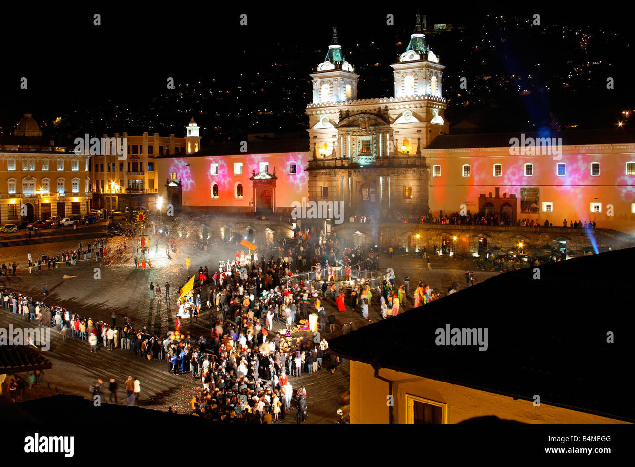 Plaza San Francisco, Quito, Ecuador, während Fest der Jungfrau des Vulkans (Fiesta de la Virgen del Volcán) Stockfoto